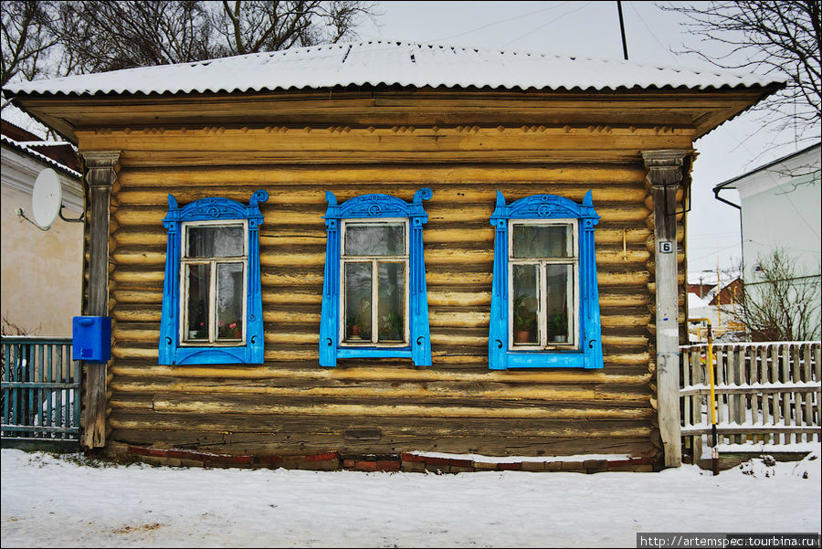 Владельцы домов с наличниками гордятся своим экстерьером. Ростов, Россия