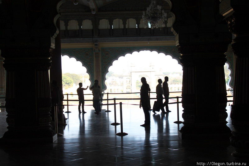 Запретная съёмка внутри Майсурского дворца Майсур, Индия