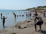 На пляже Мёртвого моря.