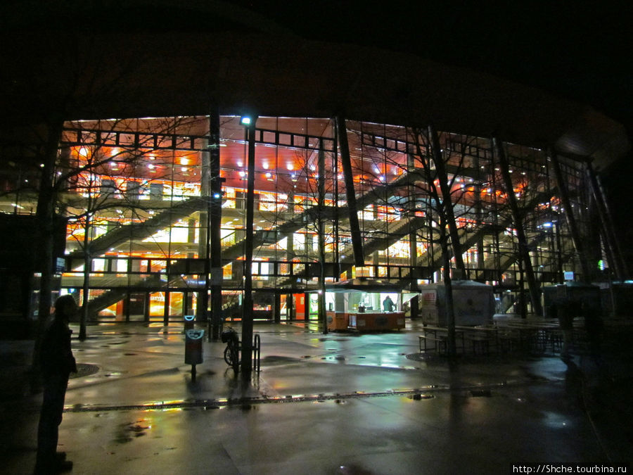 З яруса арены в прозрачном сооружении Кёльн, Германия