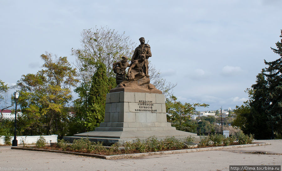 В городе очень много памятников героям. Севастополь, Россия