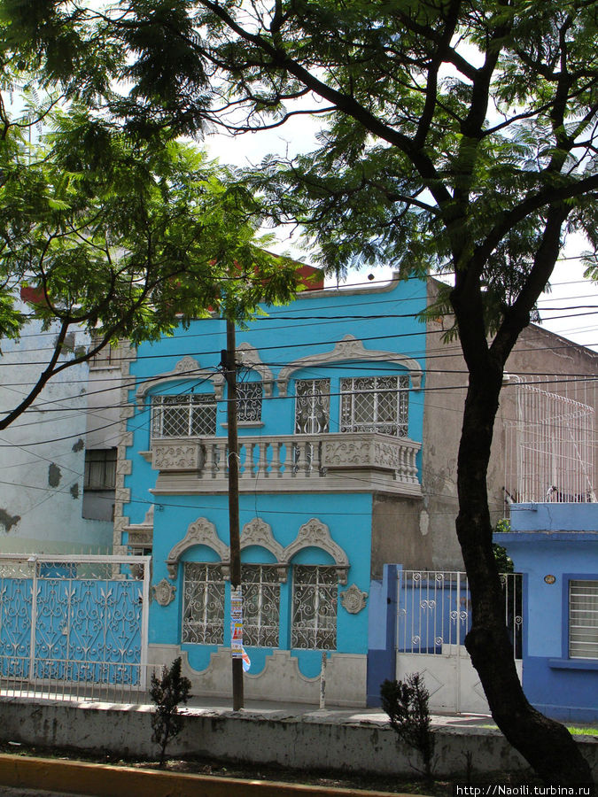 Приятный домик голубого цвета.... ни какого отношения к тайне Мехико, Мексика