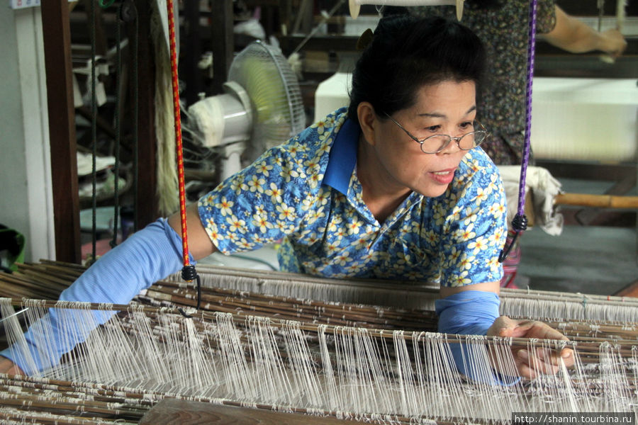 Так делают знаменитый тайский шелк Чиангмай, Таиланд