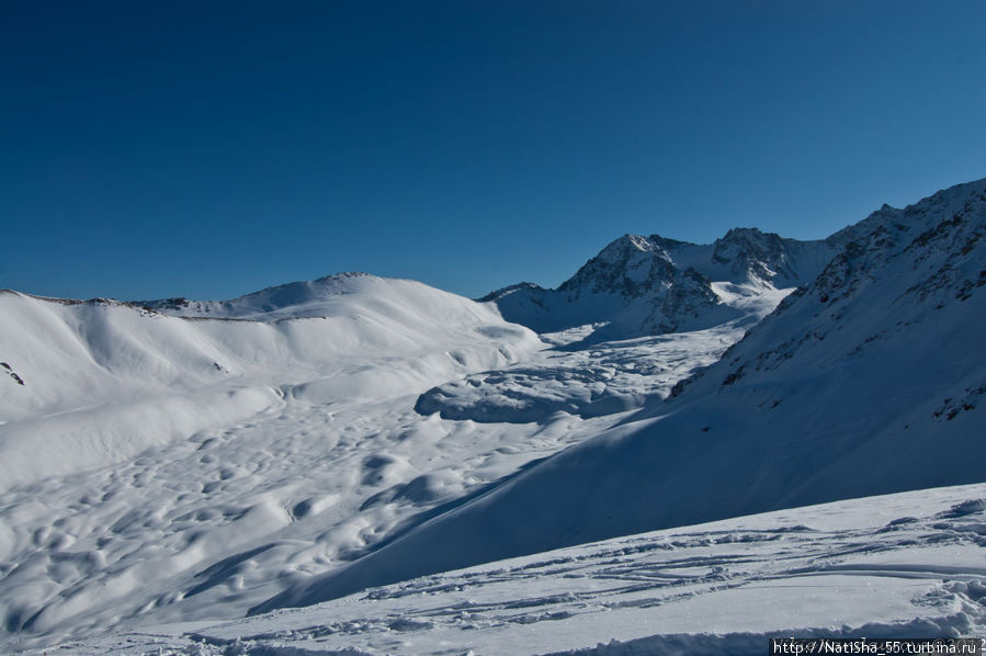 На высоте 3450 м — вид на цирк ледника Кашка-Суу. Каракол, Киргизия