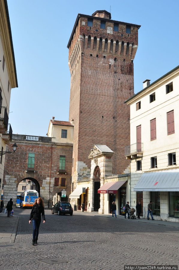 Башня замка Виченца, Италия