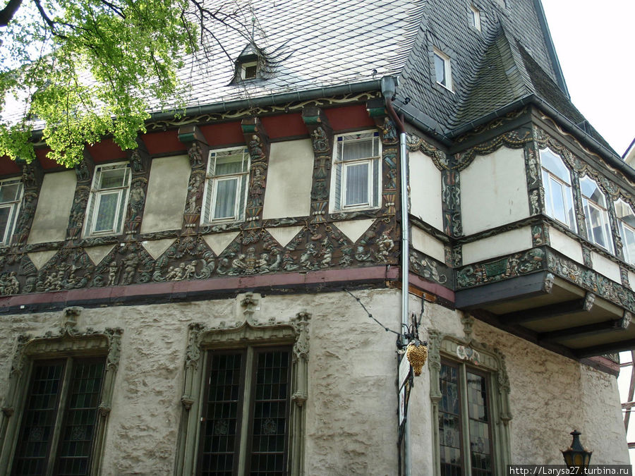 Одно из самых известных зданий города — Брусттух (1521-1526), сейчас — гостиница. Гослар, Германия