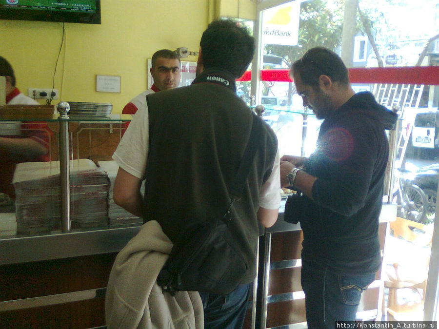 обед в местной забегаловке возле Казарм-1 Стамбул, Турция