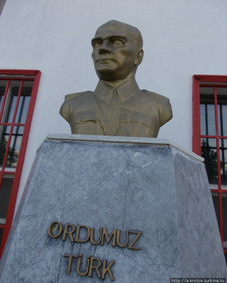 Ататюрк, на этот раз в военной форме Стамбул, Турция