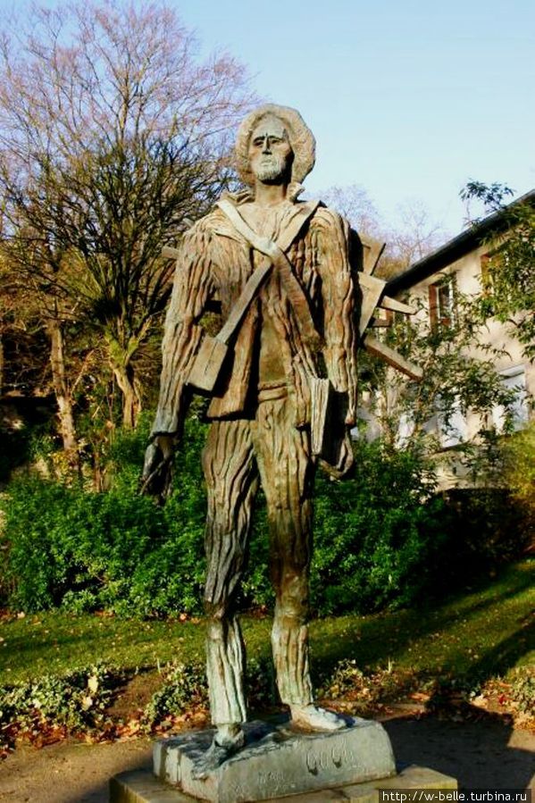 Скульптура Ван Гога в парке Овера, скульптор Осип Цадкин. Овер-сюр-Уаз, Франция