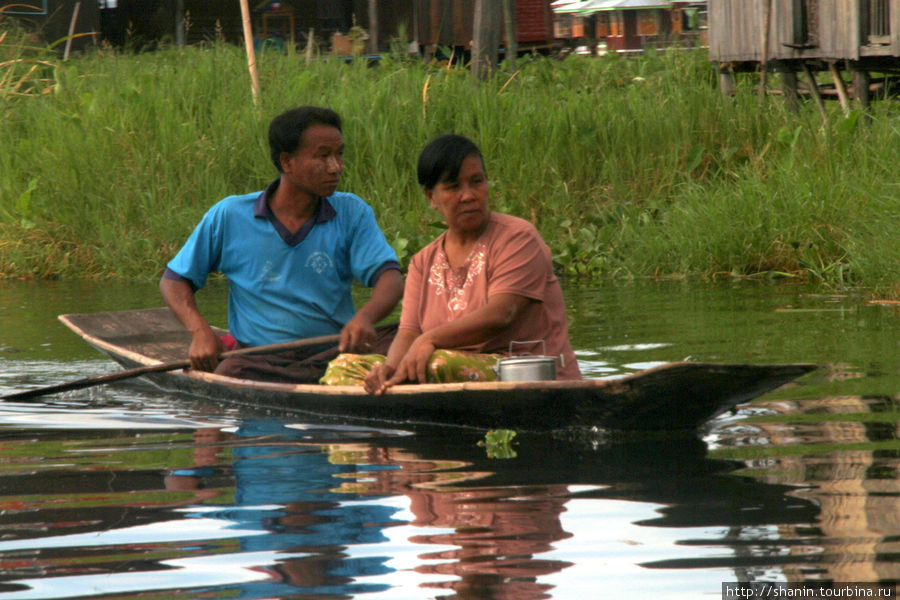 Лодка не роскошь, а средство передвижения Ньяунг-Шве, Мьянма