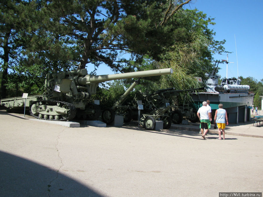 Рядом есть музей военной техники... Севастополь, Россия