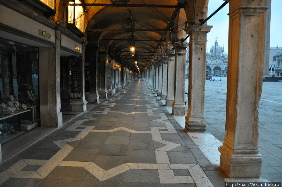 Галерея на площади Венеция, Италия