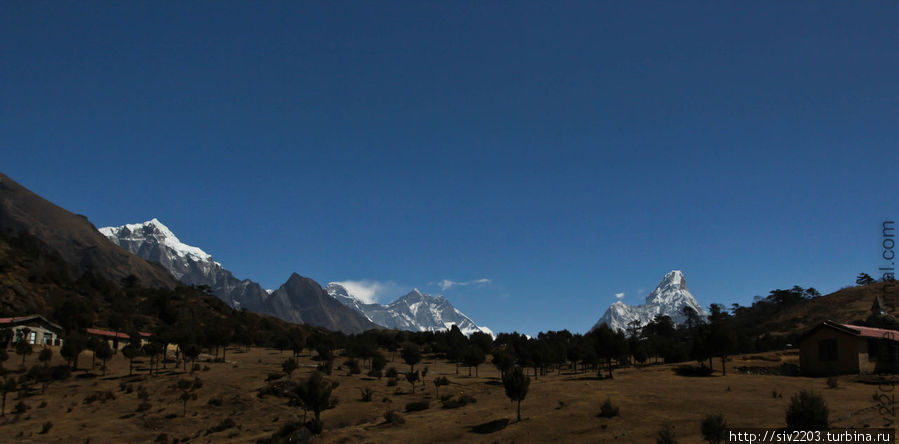 слева направо: Чолатсе, Эверест, Лхотце, ама Даблам Намче-Базар, Непал
