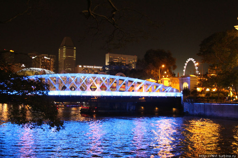 Все мосты города ярко подсвечены, Сингапур (город-государство)