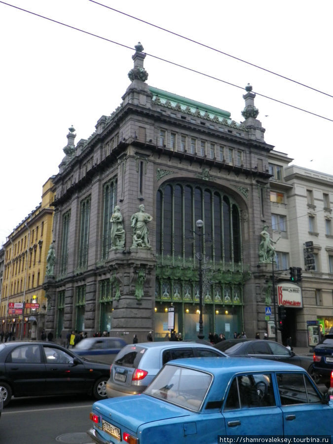 Великолепное здание Елисеевского магазина Санкт-Петербург, Россия