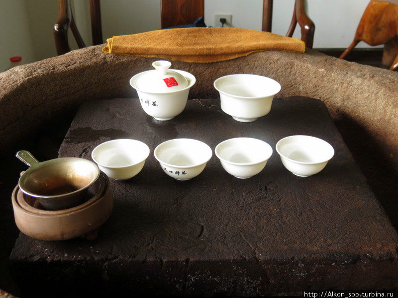 Гайвань, чахай, пиалки, кипяток и конечно же отличный чай, а также превосходная атмосфера, что еще нужно для полноценного релакса?! Провинция Фуцзянь, Китай