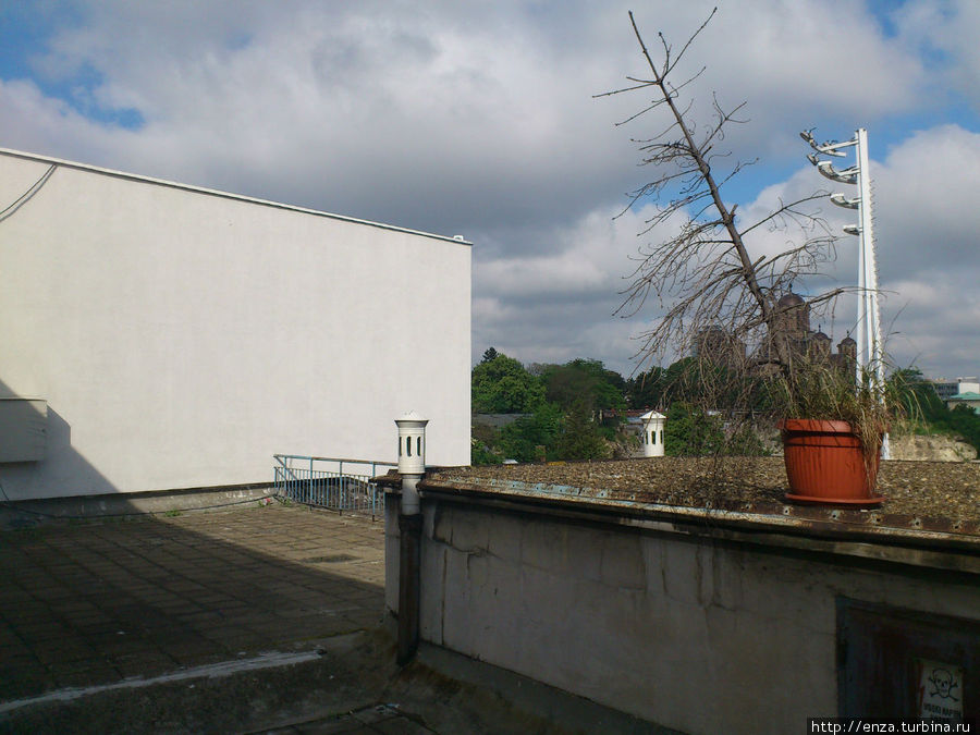Крыша, на которую выходят окна номера-люкс Белград, Сербия