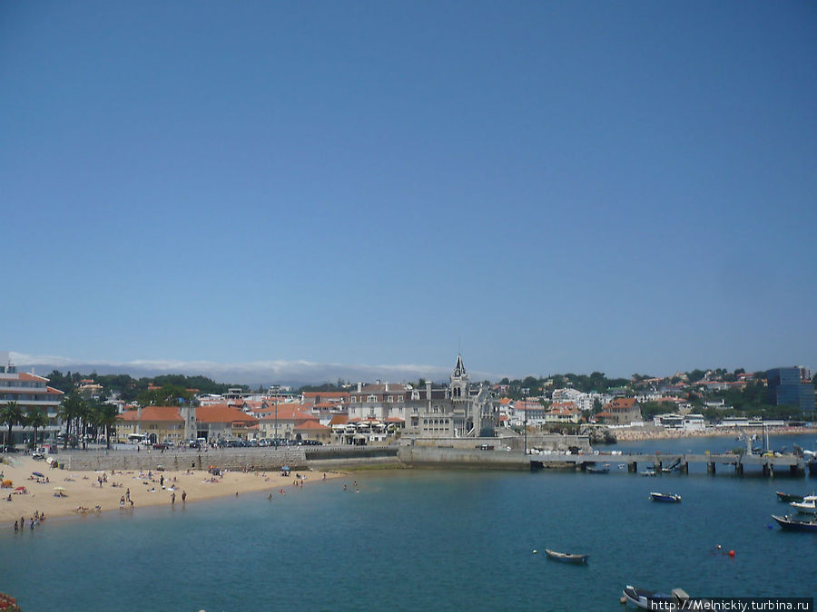 Жаркий день на берегу Атлантического океана Кашкайш, Португалия