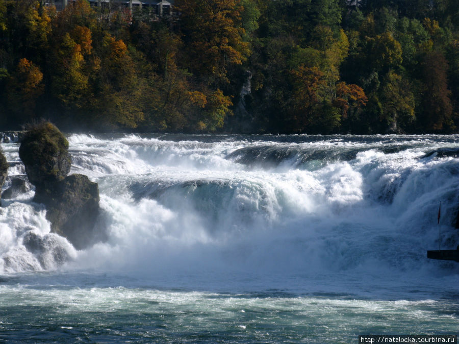 Рейнский водопад в г. Шаффхаузен Шаффхаузен, Швейцария