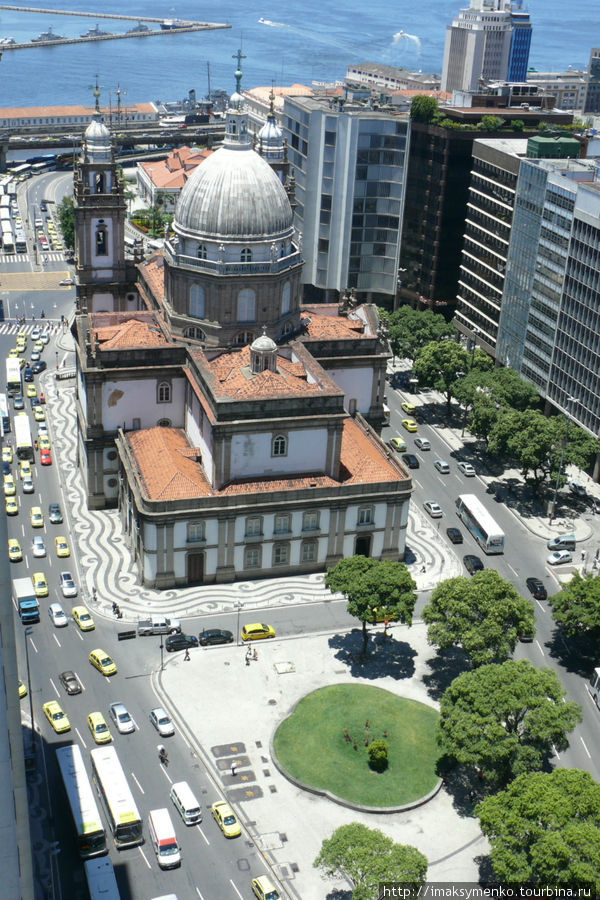 Та же церковь Igreja da Candelária сверху+сзади. Рио-де-Жанейро, Бразилия