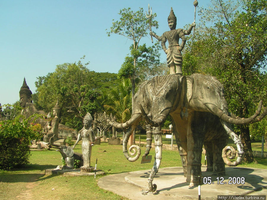 Слон-мутант Вьентьян, Лаос