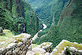 Вид на священную реку инков Урубамбу с руин Мачу-Пикчу. В сезон дождей Урубамба — потрясающее зрелище. Даже в Мачу-Пикчу слышен ее мощный рев.