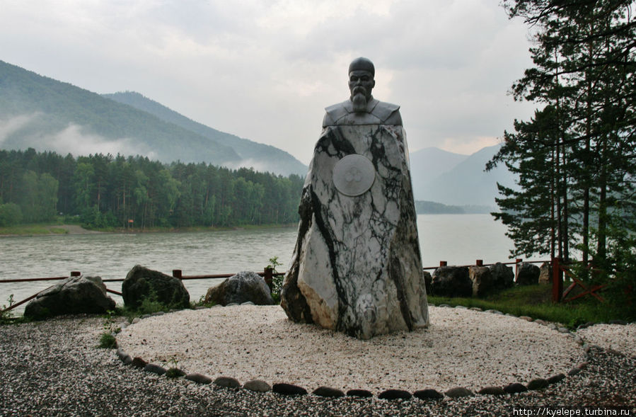 Памятник Рериху. Алтайское, Россия