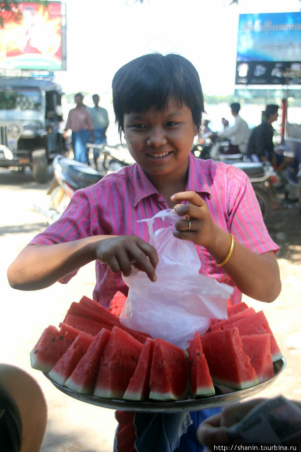 Продавщица арбузов Монива, Мьянма