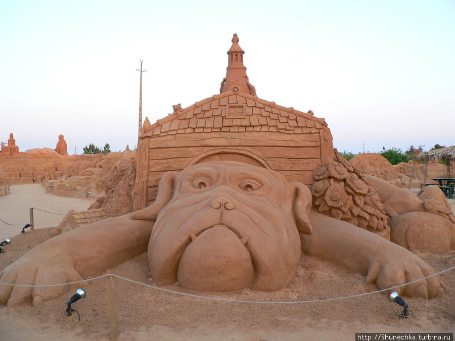 Самый большой в мире город песчаных фигур