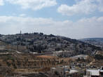 Панорама Иерусалима и вид на масличную гору с православным  храмом Вознесения, который представляет собой комплекс сооружений с высокой колокольней, построенной на самом верху Масличной горы.