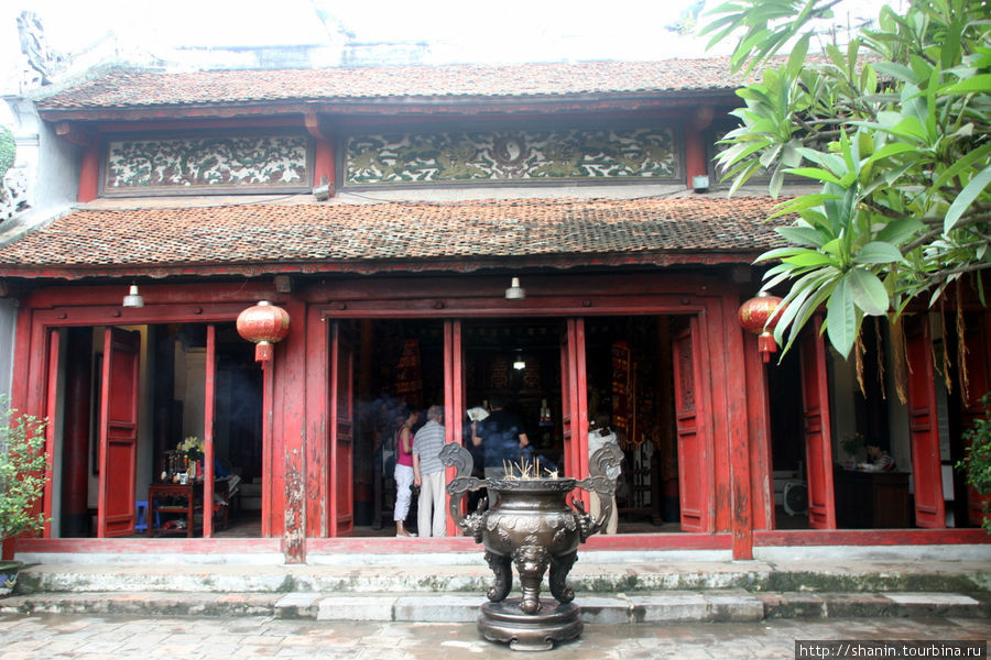 Храм Нефритовой Горы Ханой, Вьетнам