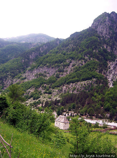 Горный поселок в Албанских Альпах Префектура Шкодер, Албания