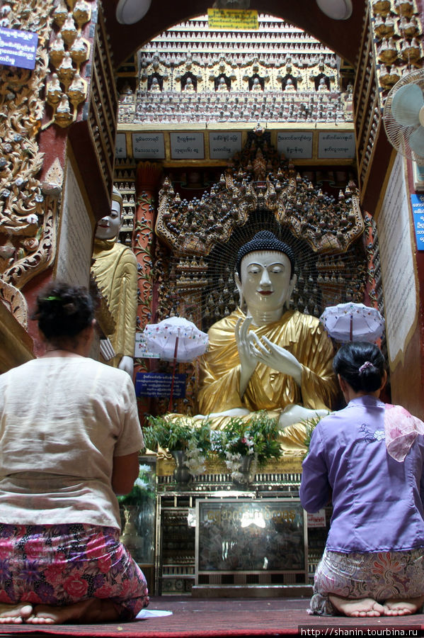 Паломники здесь тоже бывают, Хотя их все же меньше, чем статуй Монива, Мьянма