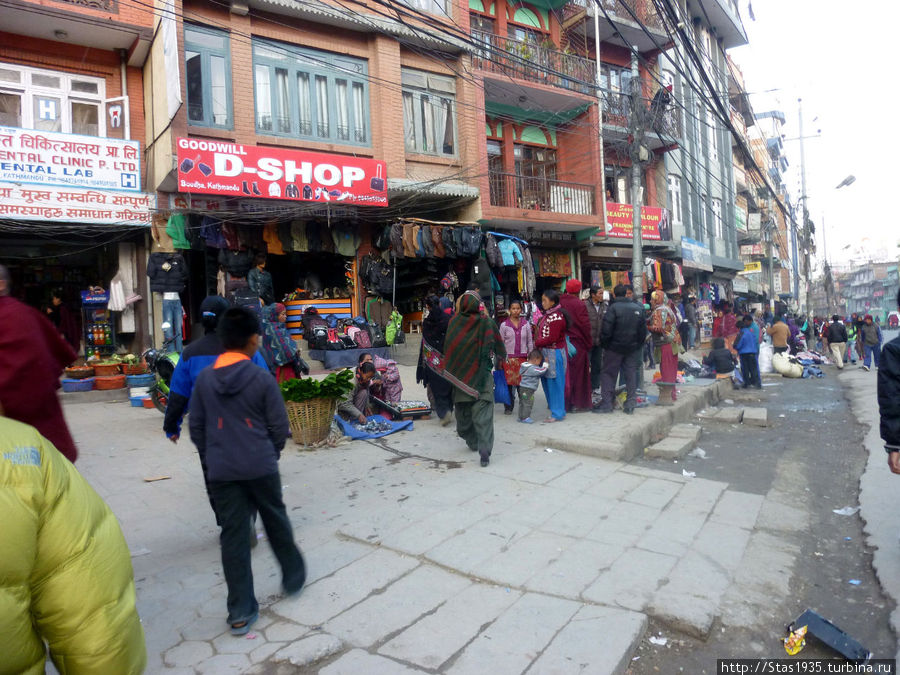 Катманду. Ступа Боуднатх. Уличная сценка. Катманду, Непал
