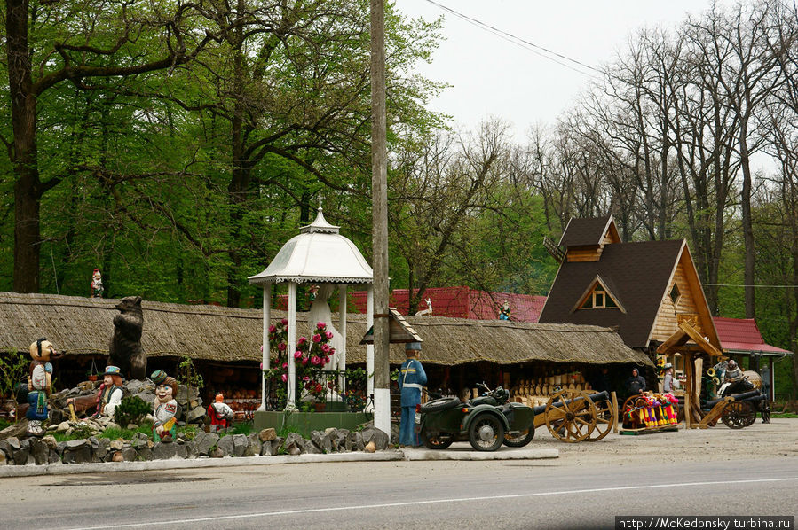 На всех центральных дорогах можно найти подобные хутора Тернополь, Украина