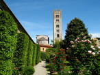 Апсида и колокольня Базилики Святого Фредиана. Вид из сада Палаццо Пфаннер