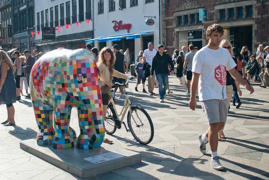 Мы застали также какой-то слоновий флешмоб. По всему городу были расставлены такие разнообразного оформления скульптуры. Копенгаген, Дания