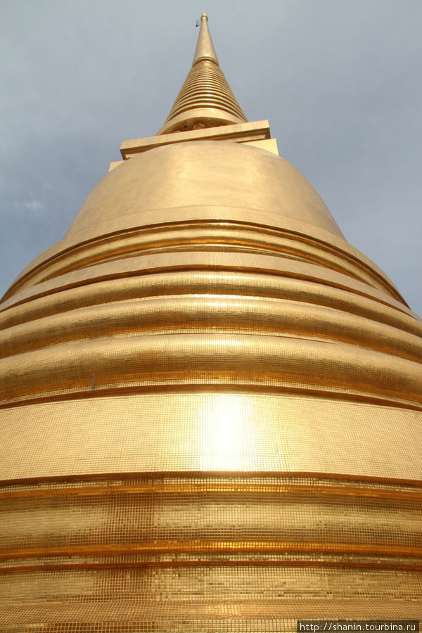 Торжественная церемония в храме монастыря Бовоннивет Бангкок, Таиланд