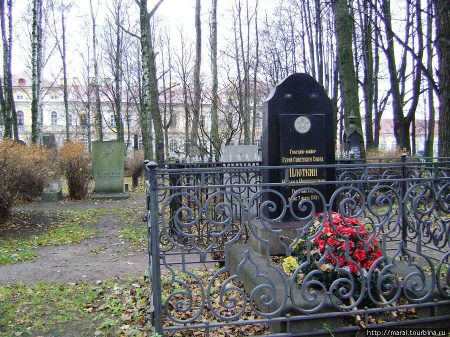 Внутреннее кладбище Лавры называют Коммунистическим Санкт-Петербург, Россия