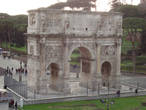 Вид с Колизея на арку Константина.