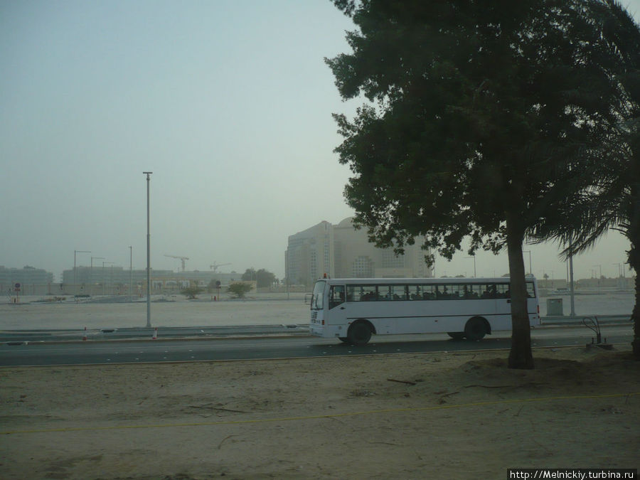 Абу-Даби из окна автобуса