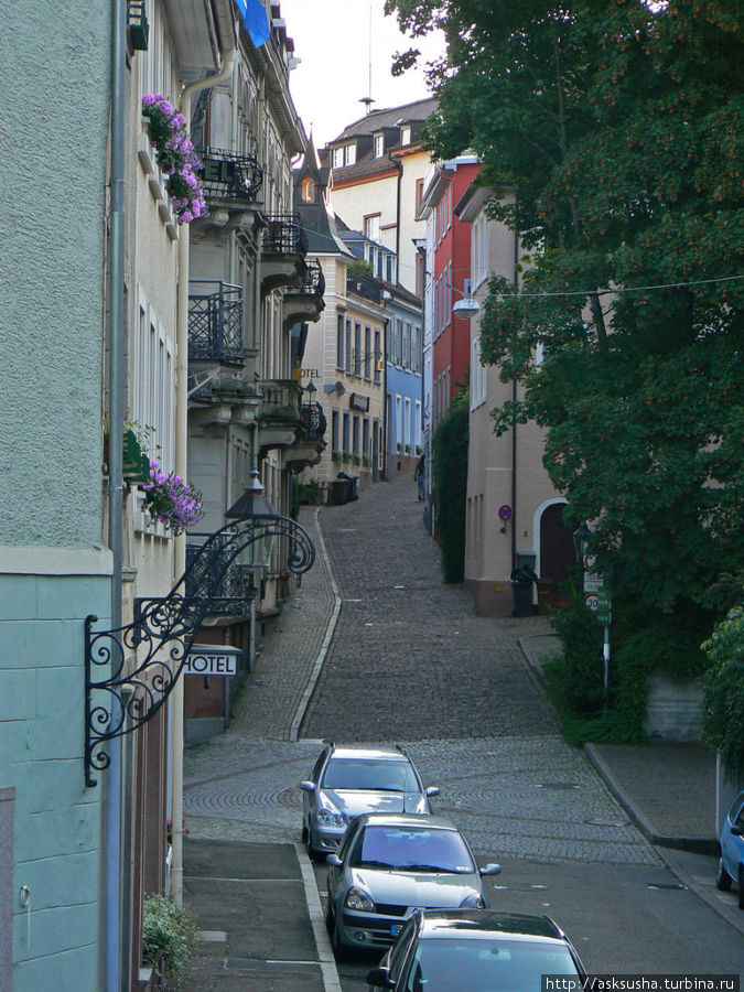 Извилистая улочка Баден-Баден, Германия