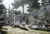 Именно в Коринфе жил в бочке тот самый строптивый киник Диоген Синопский.