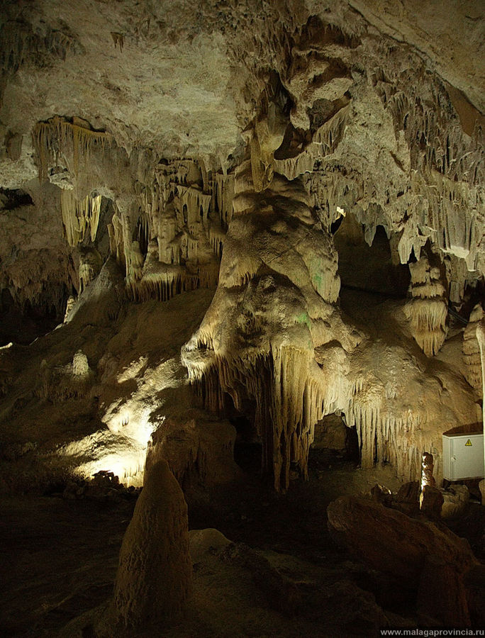 Пещера Нерхи Нерха, Испания