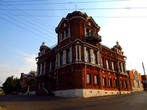 Бывший купеческий дом, теперь музей, который очень любят посещать туристы, путешествующие на теплоходе по Оке из Москвы