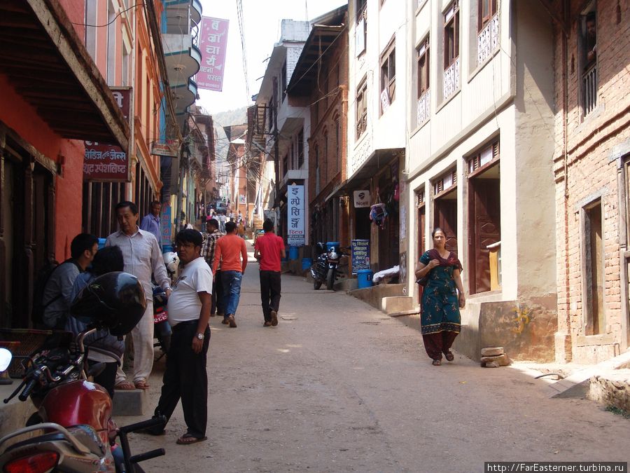 Улицы Тансена слишком крутые, чтобы подниматься по ним с багажом Тансен, Непал