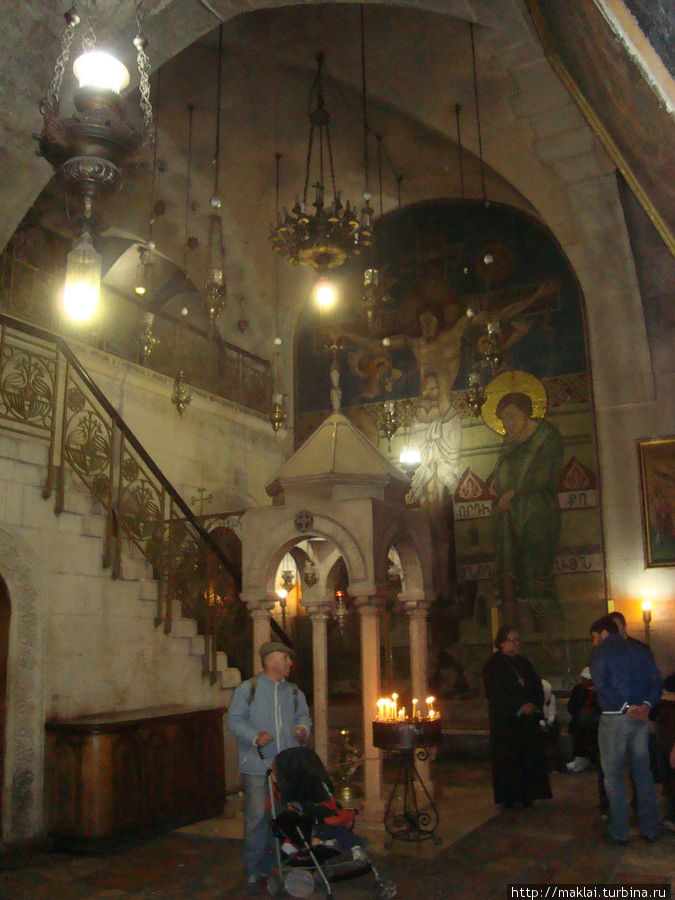 Место оплакивания. 
Здесь стояли три Марии и, видя умирающего на кресте Иисуса, оплакивали его. Иерусалим, Израиль