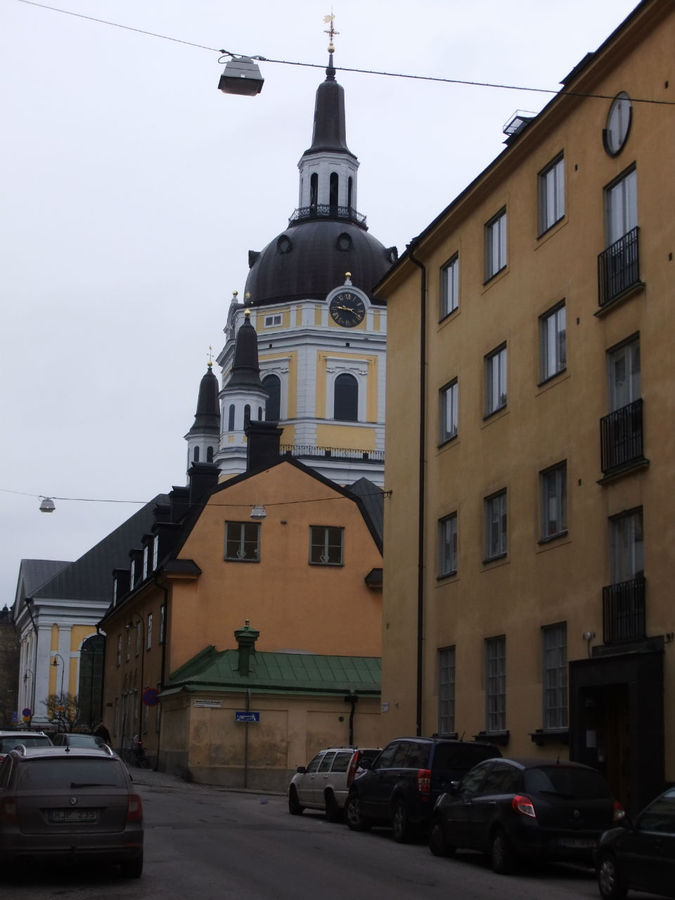 Изящная церковь Катарины (Katarina kyrka) виднеется издалека Стокгольм, Швеция