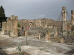 Обитатели Помпей любили пожить просторно, в два ряда колонн, и украсить свое жилье изделиями мастеров!