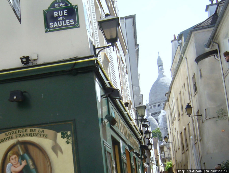 Рю де Соль. Улица в самой старой части Монмартра Париж, Франция